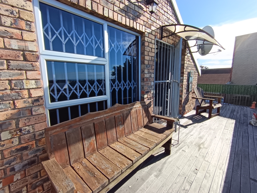 3 Bedroom Property for Sale in Wavecrest Eastern Cape